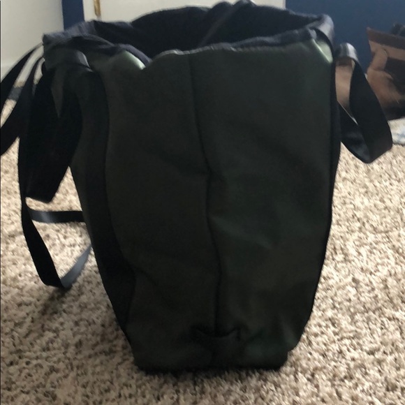 Hunter Green Workout Bag - Picture 4 of 4